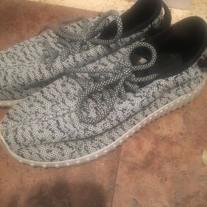 sneakers similar to Adidas